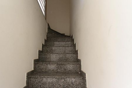 Casa à venda com 92m², 3 quartos e 2 vagasEscada