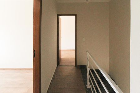 Casa à venda com 92m², 3 quartos e 2 vagasCorredor