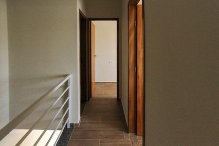 Casa à venda com 92m², 3 quartos e 2 vagasCorredor