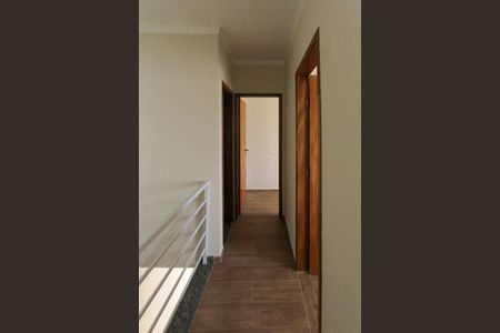 Casa à venda com 92m², 3 quartos e 2 vagasCorredor