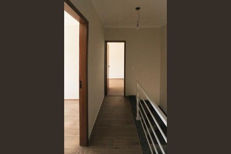 Casa à venda com 92m², 3 quartos e 2 vagasCorredor