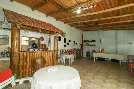 Casa à venda com 210m², 4 quartos e 3 vagasGalpão churrasqueira