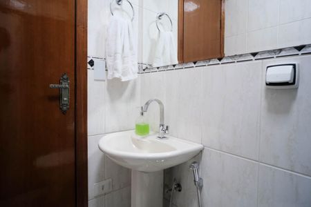 Casa à venda com 168m², 3 quartos e 2 vagasBanheiro