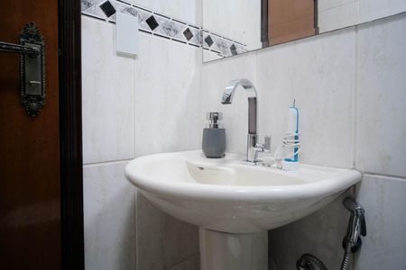 Casa à venda com 168m², 3 quartos e 2 vagasBanheiro