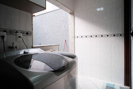 Casa à venda com 168m², 3 quartos e 2 vagasLavanderia