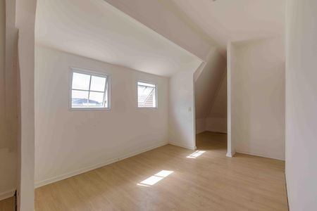 Casa de condomínio à venda com 158m², 4 quartos e 3 vagasSótão