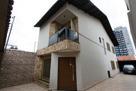 Casa à venda com 256m², 4 quartos e 6 vagasFachada
