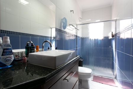 Casa à venda com 256m², 4 quartos e 6 vagasCasa 1 - Banheiro Social