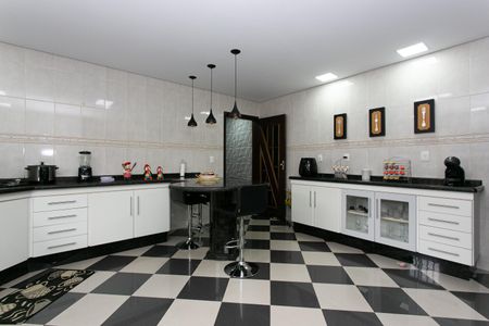 Casa à venda com 256m², 4 quartos e 6 vagasCasa 1 - Cozinha