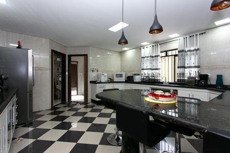 Casa à venda com 256m², 4 quartos e 6 vagasCasa 1 - Cozinha