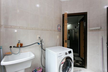 Casa à venda com 256m², 4 quartos e 6 vagasCasa 1 - Área de Serviço