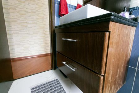 Casa à venda com 256m², 4 quartos e 6 vagasCasa 1 - Banheiro Social