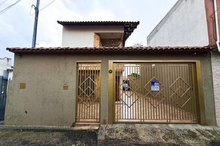 Casa à venda com 256m², 4 quartos e 6 vagasFachada