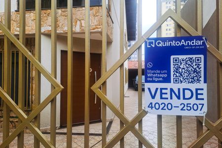 Casa à venda com 256m², 4 quartos e 6 vagasFachada