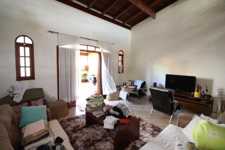 Casa à venda com 128m², 4 quartos e 2 vagasHall