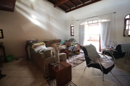 Casa à venda com 128m², 4 quartos e 2 vagasHall