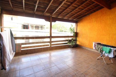 Casa à venda com 128m², 4 quartos e 2 vagasVaranda