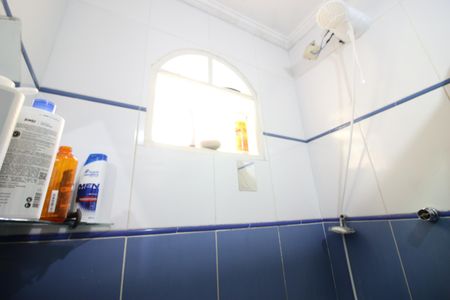 Casa à venda com 128m², 4 quartos e 2 vagasBanheiro