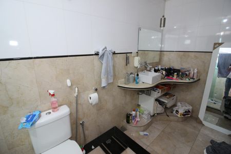 Casa à venda com 128m², 4 quartos e 2 vagasBanheiro da Suíte