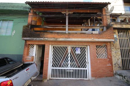 Casa à venda com 128m², 4 quartos e 2 vagasFachada