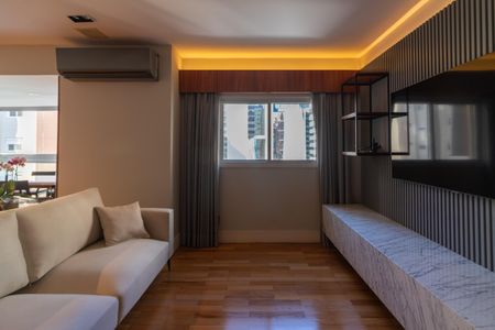 Sala de TV de apartamento à venda com 2 quartos, 94m² em Vila Olímpia, São Paulo