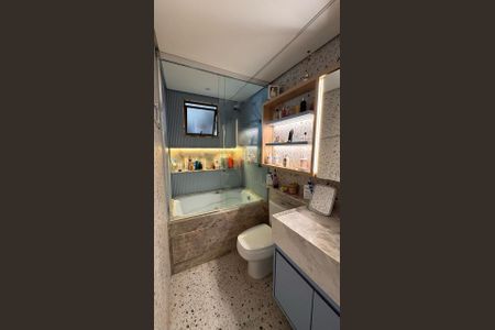 Apartamento à venda com 105m², 3 quartos e 2 vagas Apartamento à venda com 105m², 3 quartos e 2 vagasBanheiro da Suíte