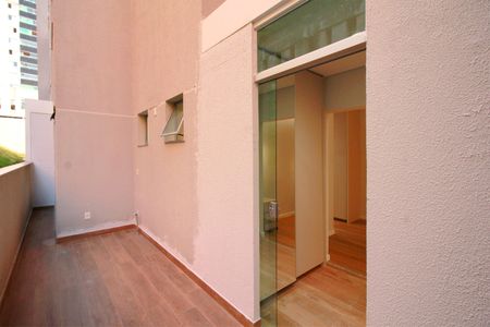 Apartamento à venda com 87m², 2 quartos e 2 vagasVaranda da Suite