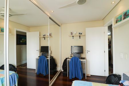 Apartamento à venda com 118m², 3 quartos e 2 vagas Apartamento à venda com 118m², 3 quartos e 2 vagasQuarto 1
