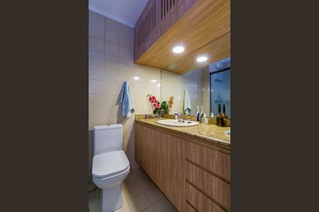 Apartamento à venda com 134m², 3 quartos e 3 vagas Apartamento à venda com 134m², 3 quartos e 3 vagasBanheiro da Suíte 1