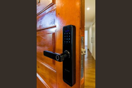 Apartamento à venda com 134m², 3 quartos e 3 vagas Apartamento à venda com 134m², 3 quartos e 3 vagasFechadura eletrônica