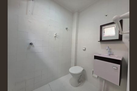 Banheiro de kitnet/studio para alugar com 1 quarto, 30m² em Cidade Ocian, Praia Grande