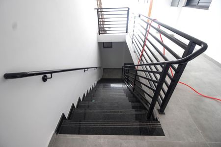 Apartamento à venda com 37m², 1 quarto e sem vaga Apartamento à venda com 37m², 1 quarto e sem vagaEscada