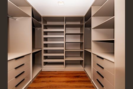 Apartamento à venda com 165m², 2 quartos e 2 vagas Apartamento à venda com 165m², 2 quartos e 2 vagasCloset