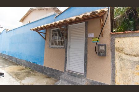 Casa à venda com 230m², 4 quartos e 4 vagas Casa à venda com 230m², 4 quartos e 4 vagasFachada