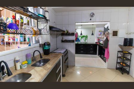 Casa à venda com 230m², 4 quartos e 4 vagas Casa à venda com 230m², 4 quartos e 4 vagasCozinha