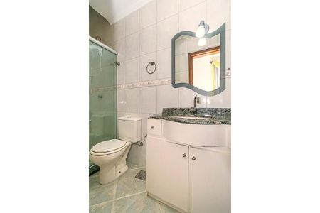 Casa à venda com 216m², 4 quartos e 2 vagas Casa à venda com 216m², 4 quartos e 2 vagasBanheiro