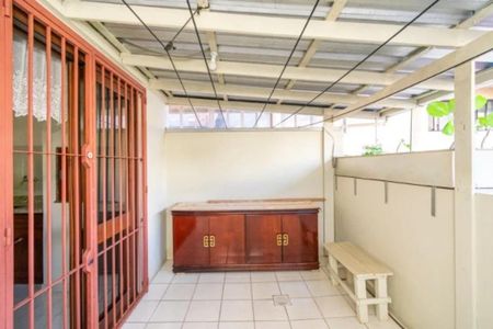 Casa à venda com 216m², 4 quartos e 2 vagas