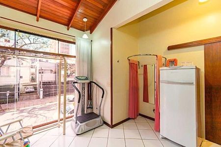 Casa à venda com 216m², 4 quartos e 2 vagas