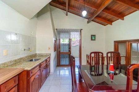 Casa à venda com 216m², 4 quartos e 2 vagas