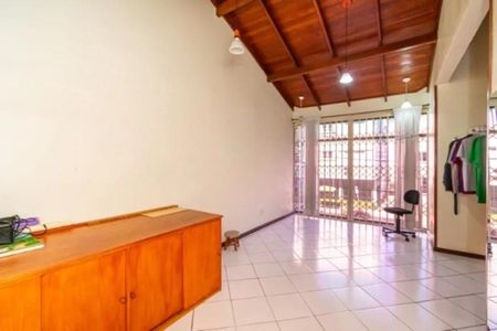 Casa à venda com 216m², 4 quartos e 2 vagas