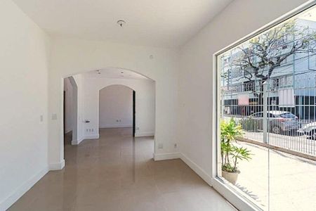 Casa à venda com 216m², 4 quartos e 2 vagas Casa à venda com 216m², 4 quartos e 2 vagasSala 1