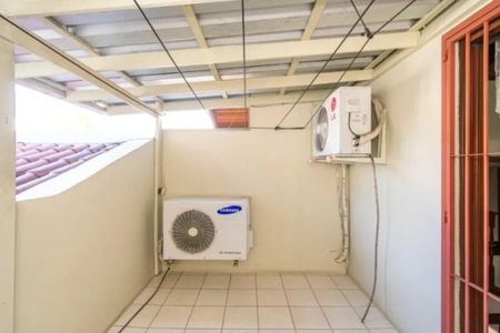 Casa à venda com 216m², 4 quartos e 2 vagas