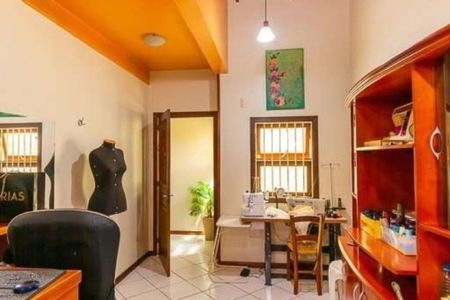 Casa à venda com 216m², 4 quartos e 2 vagas