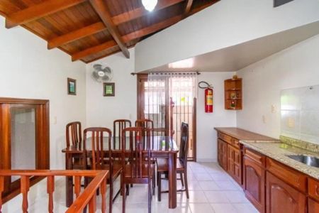 Casa à venda com 216m², 4 quartos e 2 vagas
