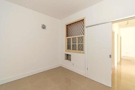 Casa à venda com 216m², 4 quartos e 2 vagas