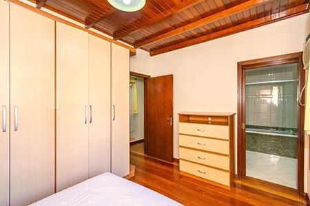 Casa à venda com 216m², 4 quartos e 2 vagas