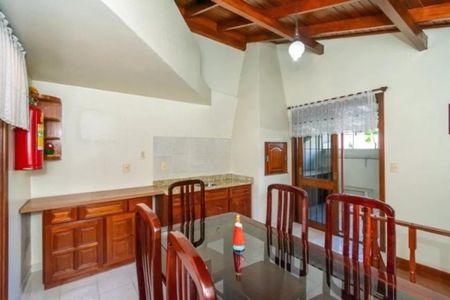 Casa à venda com 216m², 4 quartos e 2 vagas