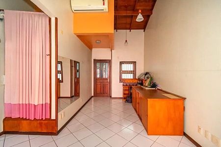 Casa à venda com 216m², 4 quartos e 2 vagas