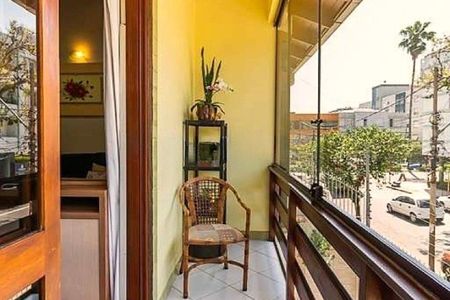 Casa à venda com 216m², 4 quartos e 2 vagas Casa à venda com 216m², 4 quartos e 2 vagasvaranda