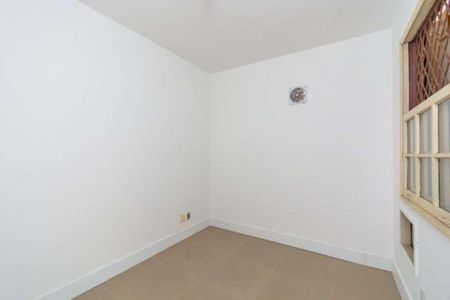 Casa à venda com 216m², 4 quartos e 2 vagas